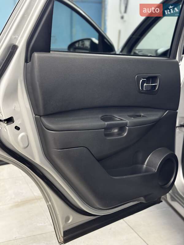Позашляховик / Кросовер Nissan Qashqai+2 2010 в Стрию