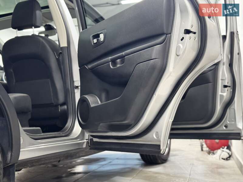 Позашляховик / Кросовер Nissan Qashqai+2 2010 в Стрию