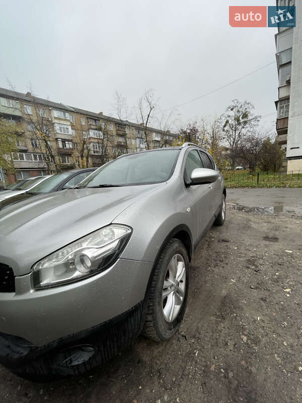 Nissan Qashqai+2 2010