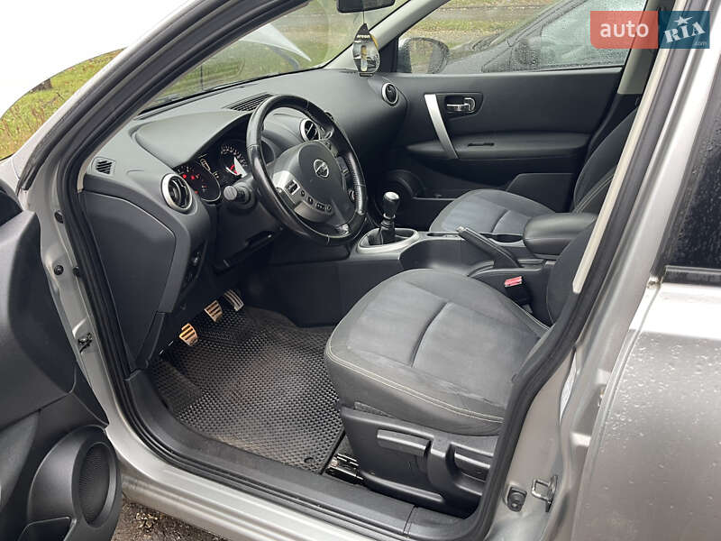 Позашляховик / Кросовер Nissan Qashqai+2 2010 в Києві