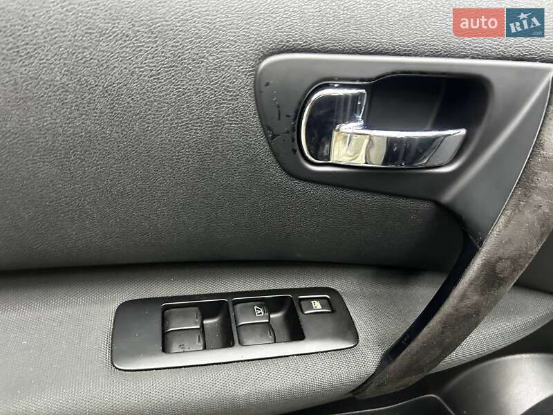 Внедорожник / Кроссовер Nissan Qashqai+2 2012 в Черновцах