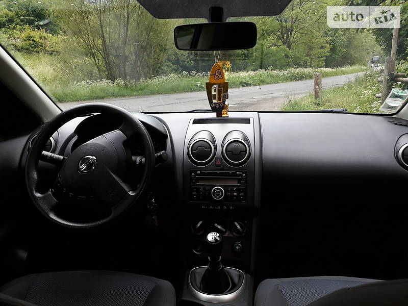 Минивэн Nissan Qashqai 2008 в Рахове