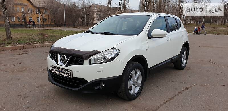 Позашляховик / Кросовер Nissan Qashqai 2013 в 