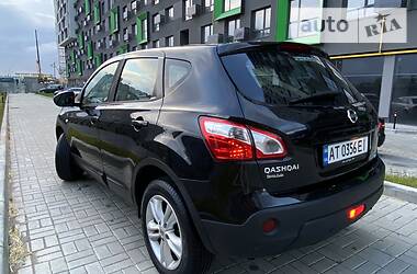 Позашляховик / Кросовер Nissan Qashqai 2010 в 