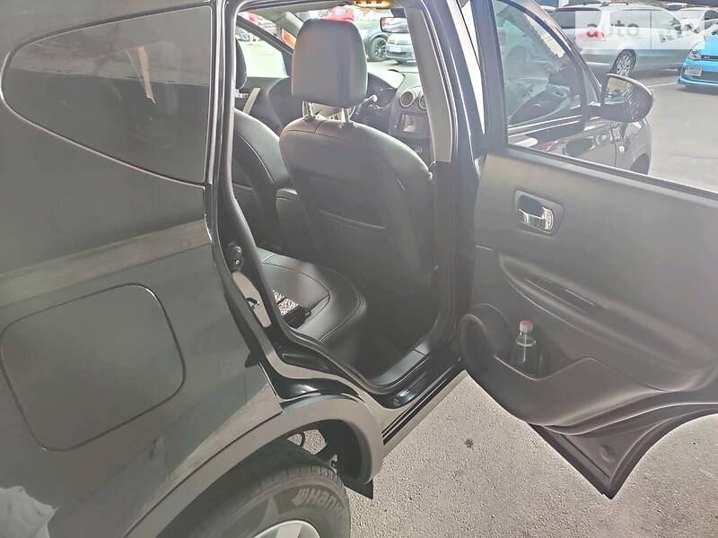 Позашляховик / Кросовер Nissan Qashqai 2013 в Києві