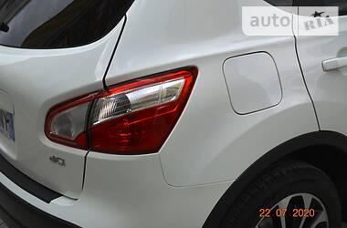 Позашляховик / Кросовер Nissan Qashqai 2014 в 