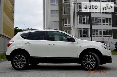 Позашляховик / Кросовер Nissan Qashqai 2014 в 