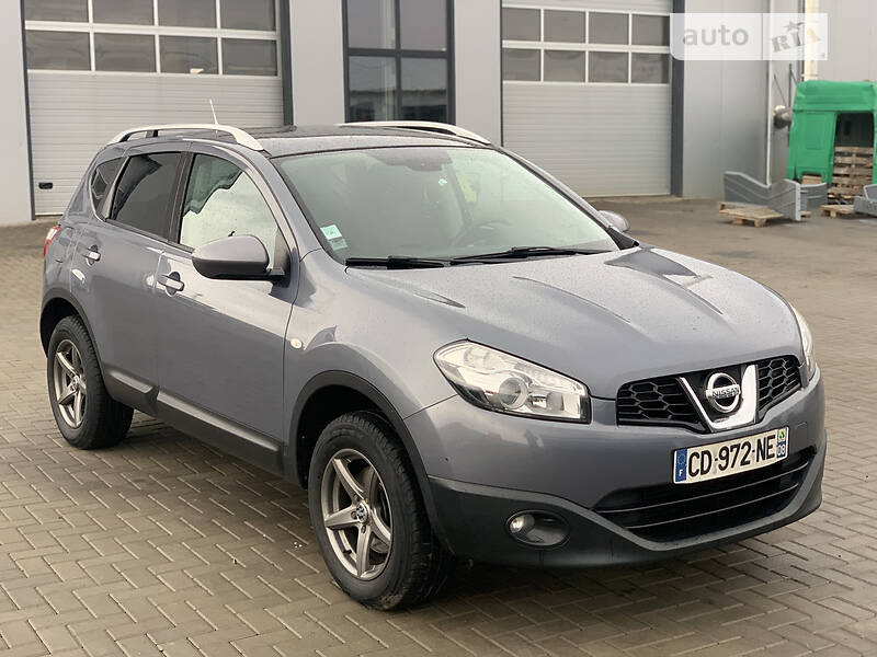 Позашляховик / Кросовер Nissan Qashqai 2010 в Рівному