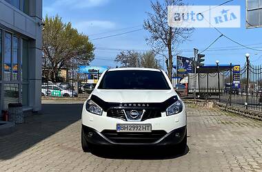 Позашляховик / Кросовер Nissan Qashqai 2013 в 