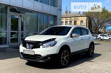 Позашляховик / Кросовер Nissan Qashqai 2013 в 