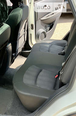 Позашляховик / Кросовер Nissan Qashqai 2011 в 