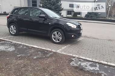 Позашляховик / Кросовер Nissan Qashqai 2010 в  фото 2 Позашляховик / Кросовер Nissan Qashqai 2010 в