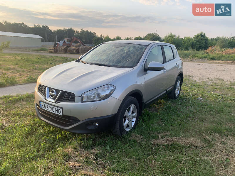 Позашляховик / Кросовер Nissan Qashqai 2010 в Києві