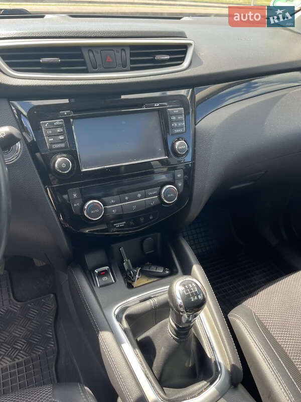 Внедорожник / Кроссовер Nissan Qashqai 2014 в Сарнах