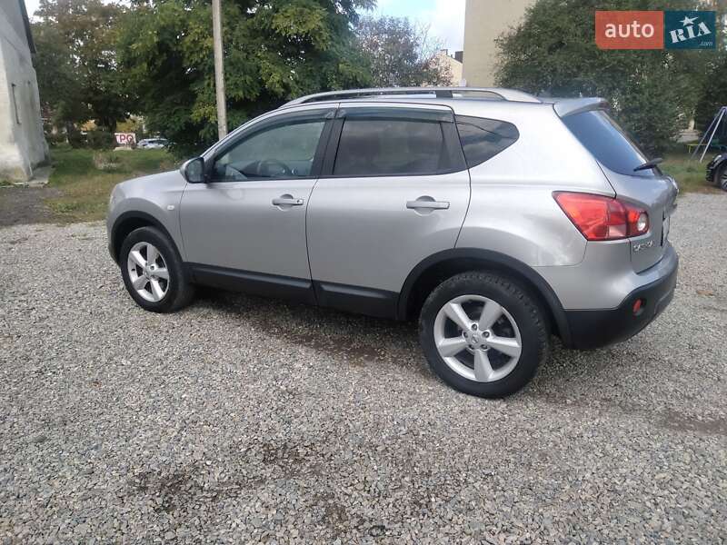 Позашляховик / Кросовер Nissan Qashqai 2010 в Івано-Франківську