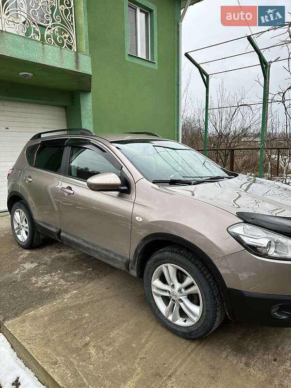 Внедорожник / Кроссовер Nissan Qashqai 2011 в Черновцах