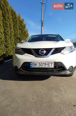 Позашляховик / Кросовер Nissan Qashqai 2015 в Рівному