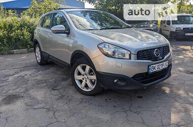 Позашляховик / Кросовер Nissan Qashqai 2010 в Рівному