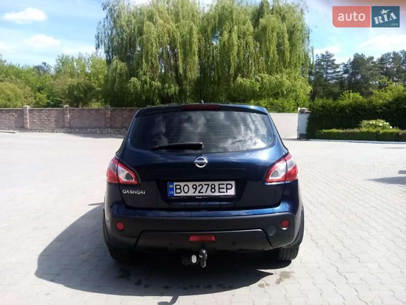 Позашляховик / Кросовер Nissan Qashqai 2011 в 