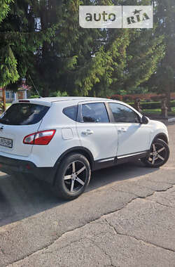 Позашляховик / Кросовер Nissan Qashqai 2012 в Києві