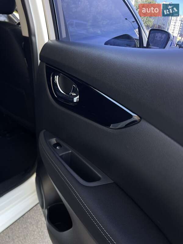 Внедорожник / Кроссовер Nissan Qashqai 2016 в Софиевской Борщаговке