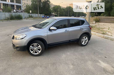 Внедорожник / Кроссовер Nissan Qashqai 2013 в 