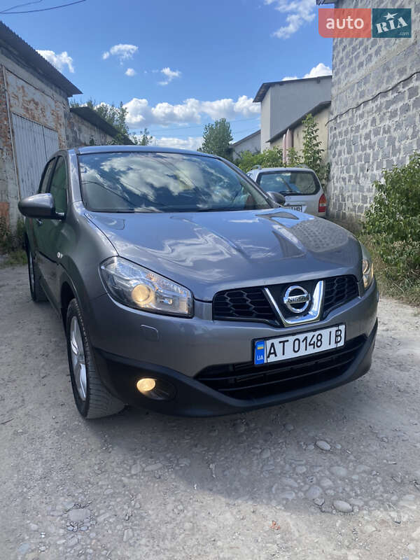 Внедорожник / Кроссовер Nissan Qashqai 2012 в 