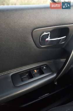 Внедорожник / Кроссовер Nissan Qashqai 2012 в 