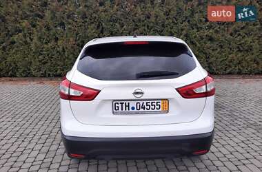 Внедорожник / Кроссовер Nissan Qashqai 2014 в 