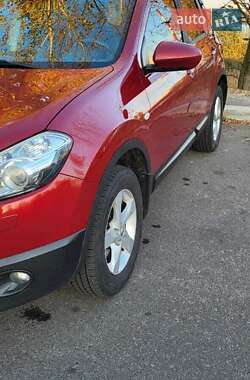 Внедорожник / Кроссовер Nissan Qashqai 2012 в 