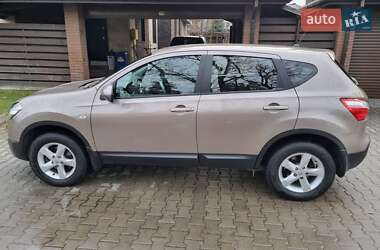 Позашляховик / Кросовер Nissan Qashqai 2010 в Бучі