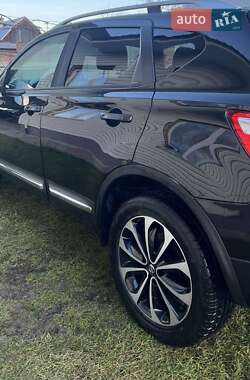 Внедорожник / Кроссовер Nissan Qashqai 2012 в 
