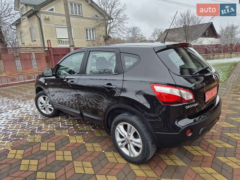 Позашляховик / Кросовер Nissan Qashqai 2011 в Стрию