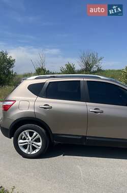 Внедорожник / Кроссовер Nissan Qashqai 2012 в 
