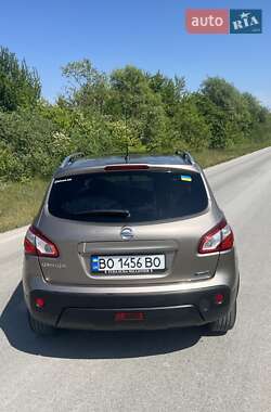 Внедорожник / Кроссовер Nissan Qashqai 2012 в 