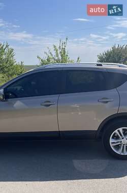 Внедорожник / Кроссовер Nissan Qashqai 2012 в 