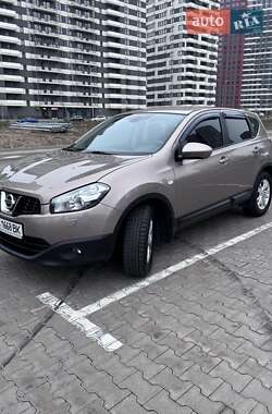 Позашляховик / Кросовер Nissan Qashqai 2010 в Києві