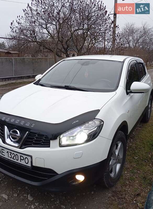 Внедорожник / Кроссовер Nissan Qashqai 2012 в 