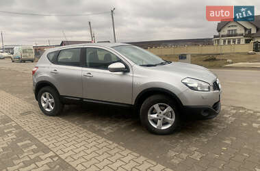 Позашляховик / Кросовер Nissan Qashqai 2013 в Чернівцях