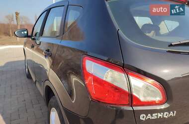 Позашляховик / Кросовер Nissan Qashqai 2011 в Чернівцях