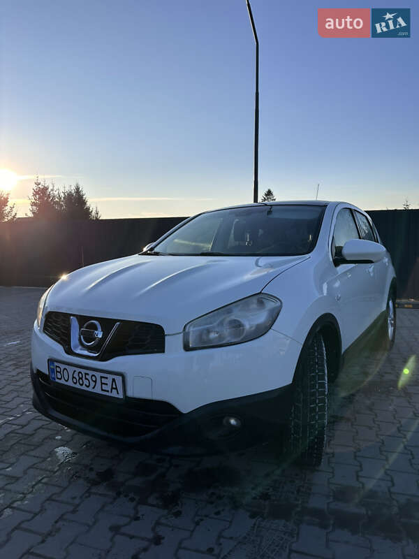 Внедорожник / Кроссовер Nissan Qashqai 2010 в 