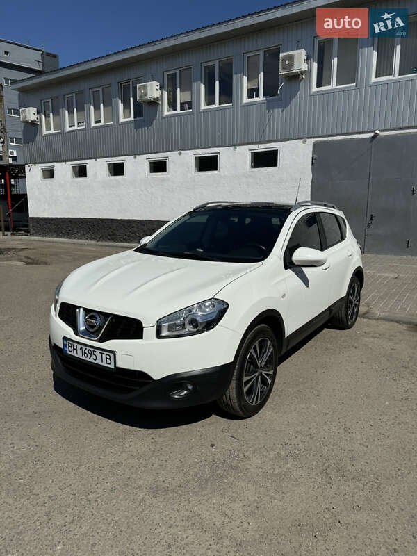 Внедорожник / Кроссовер Nissan Qashqai 2012 в 