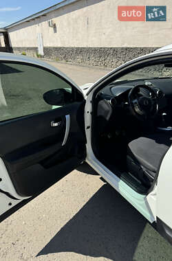 Внедорожник / Кроссовер Nissan Qashqai 2012 в 
