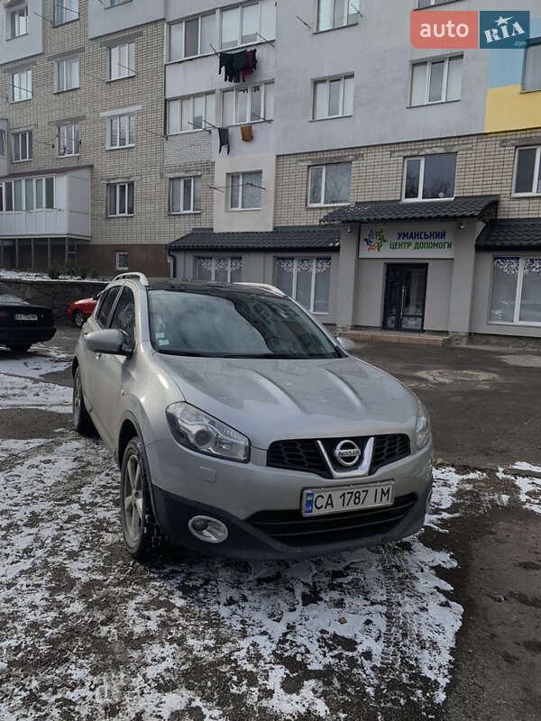 Внедорожник / Кроссовер Nissan Qashqai 2010 в 