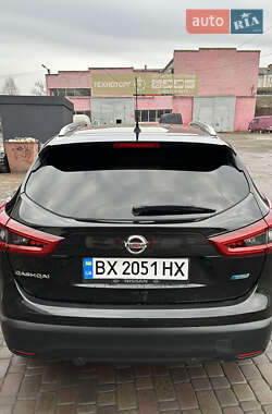 Внедорожник / Кроссовер Nissan Qashqai 2015 в 