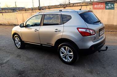 Позашляховик / Кросовер Nissan Qashqai 2013 в 