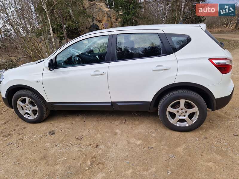 Внедорожник / Кроссовер Nissan Qashqai 2012 в Иршаве