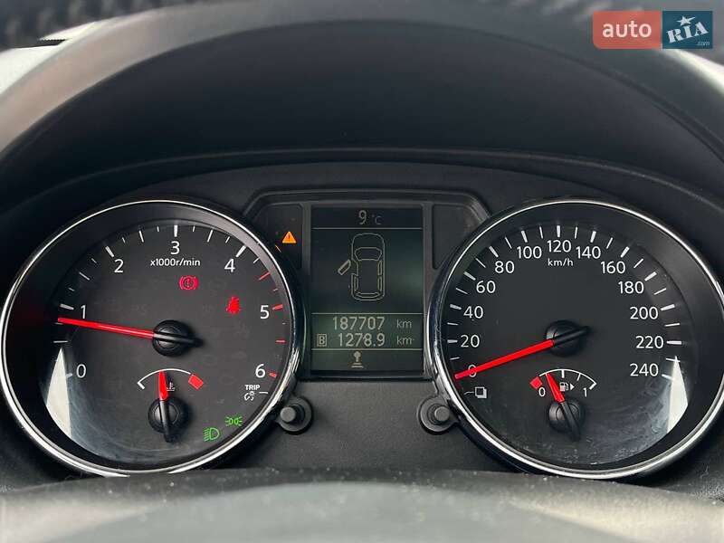 Позашляховик / Кросовер Nissan Qashqai 2012 в Львові