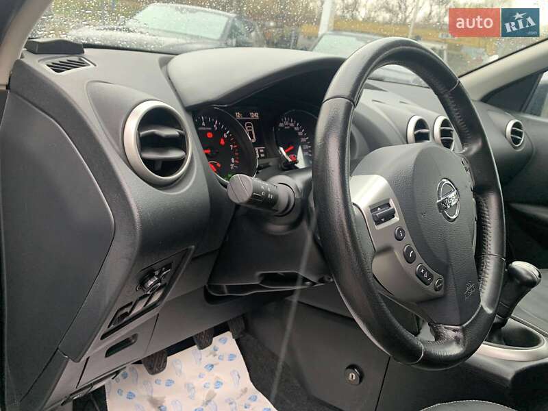 Позашляховик / Кросовер Nissan Qashqai 2010 в Івано-Франківську