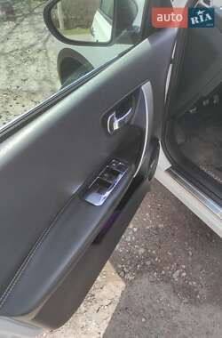 Позашляховик / Кросовер Nissan Qashqai 2012 в 